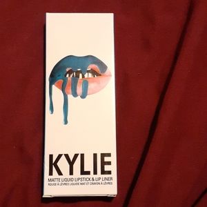 Kylie Lip Kit in the shade: Skylie